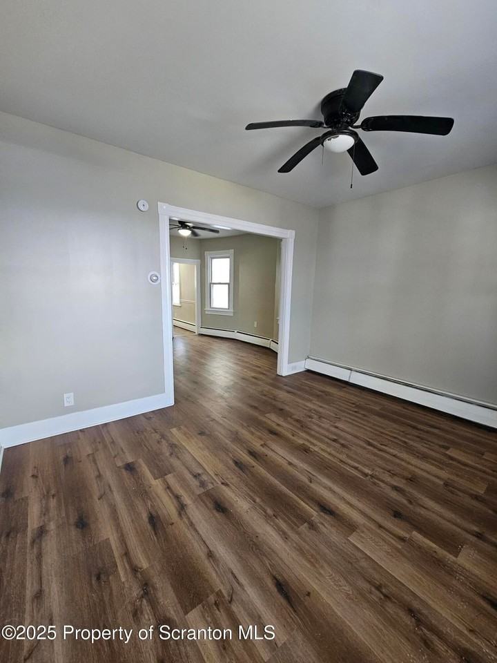 109 Logan St - Photo 7 of 10