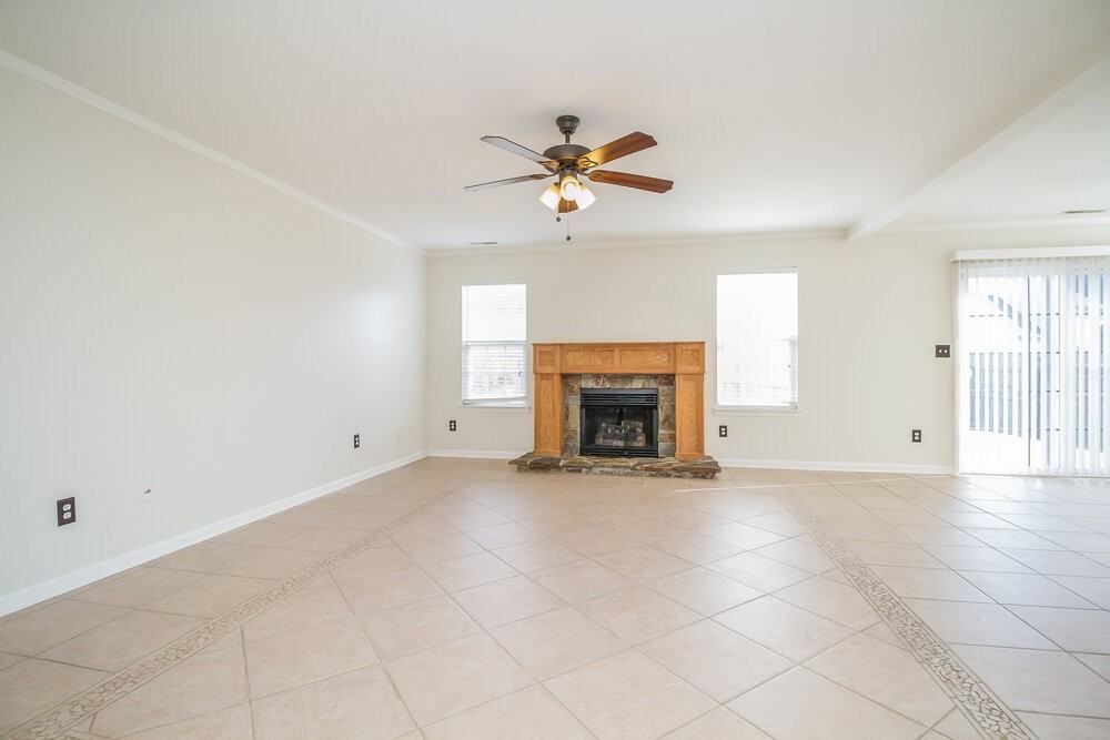 1419 Weston Ln - Photo 2 of 18