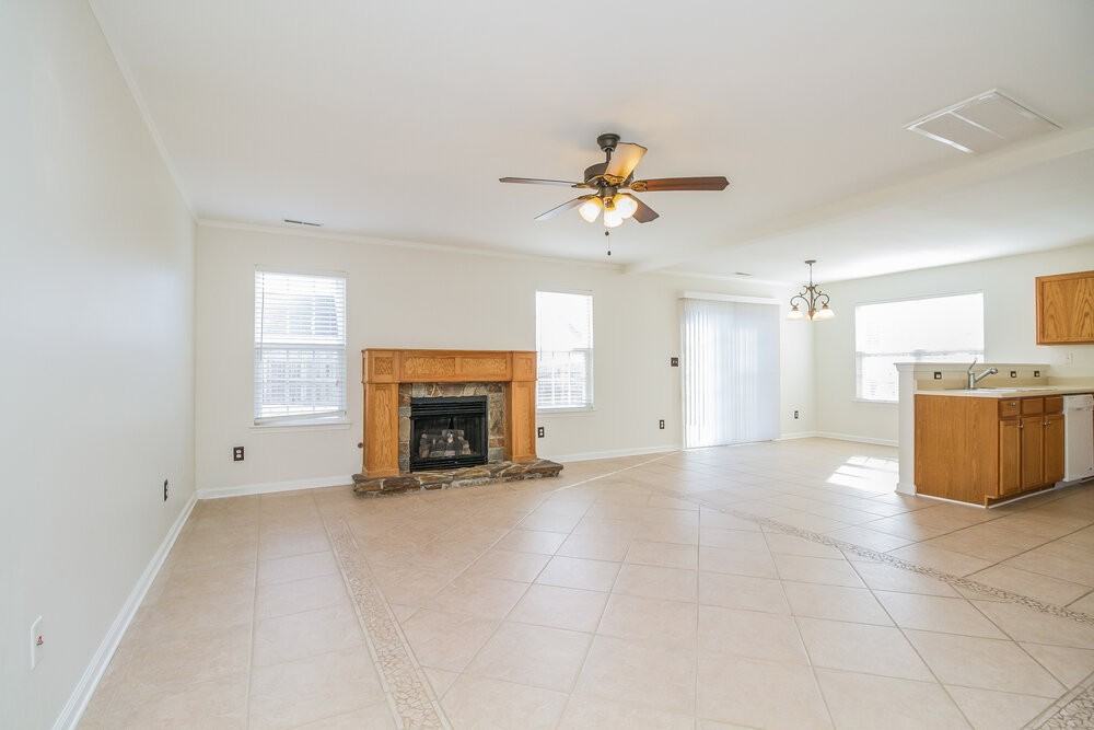 1419 Weston Ln - Photo 3 of 18