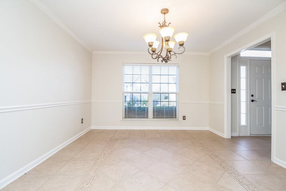 1419 Weston Ln - Photo 4 of 18