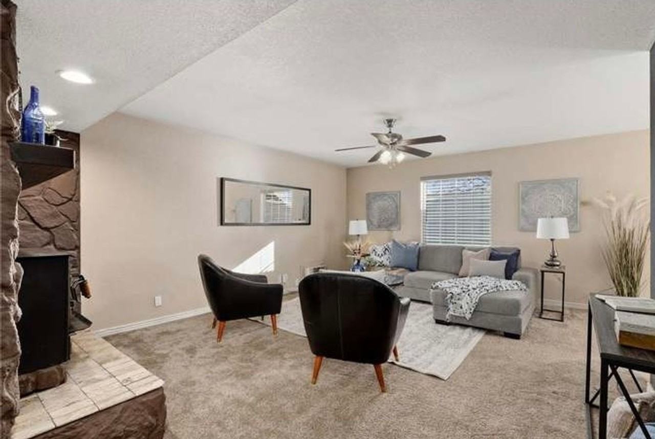 1050 Locust Pl - Photo 4 of 15