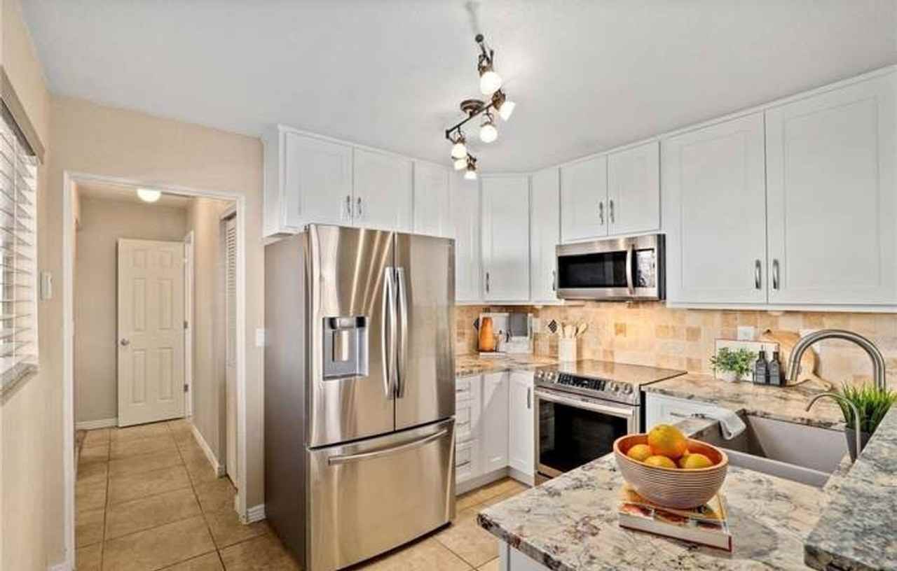 1050 Locust Pl - Photo 5 of 15