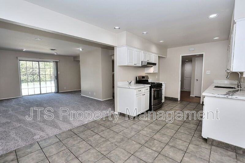 6565 S Land Park Dr - Photo 4 of 50