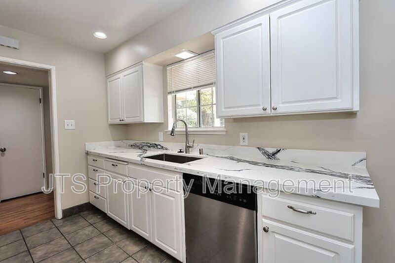 6565 S Land Park Dr - Photo 5 of 50