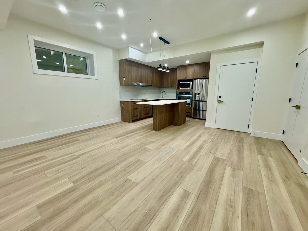 656 Fraser Vista Nw Bsmt #Bsmt - Photo 2 of 17