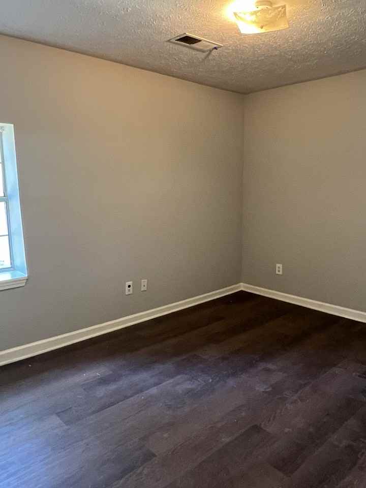 1759 Teamon Rd - Photo 2 of 8