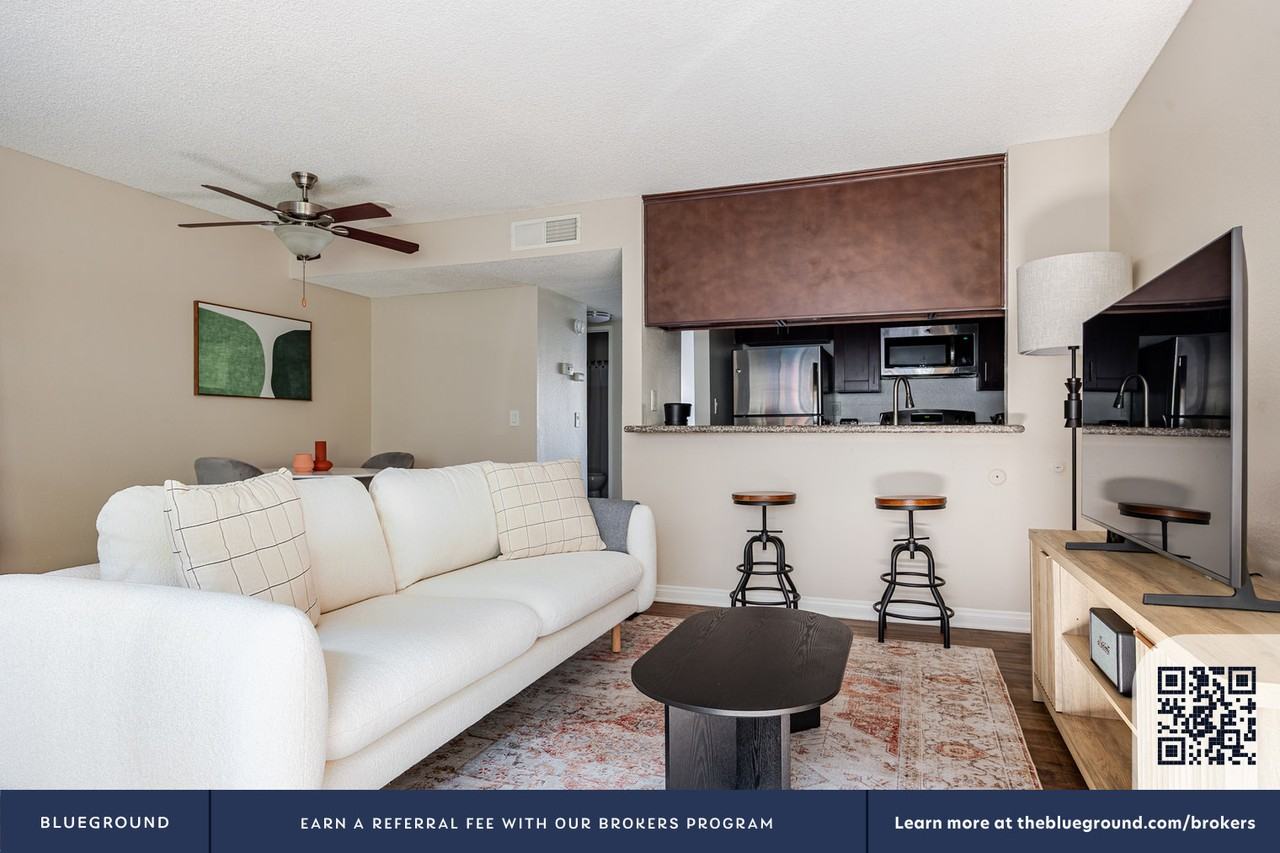 611 N Howard St #1319 - Photo 5 of 30