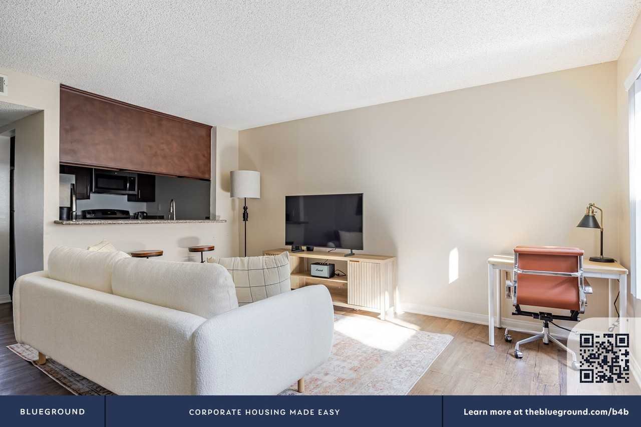 611 N Howard St #1319 - Photo 6 of 30