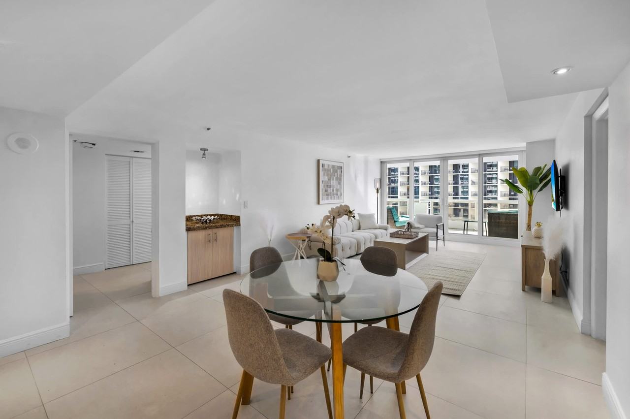 1717 North Bayshore Drive - Photo 4 of 50