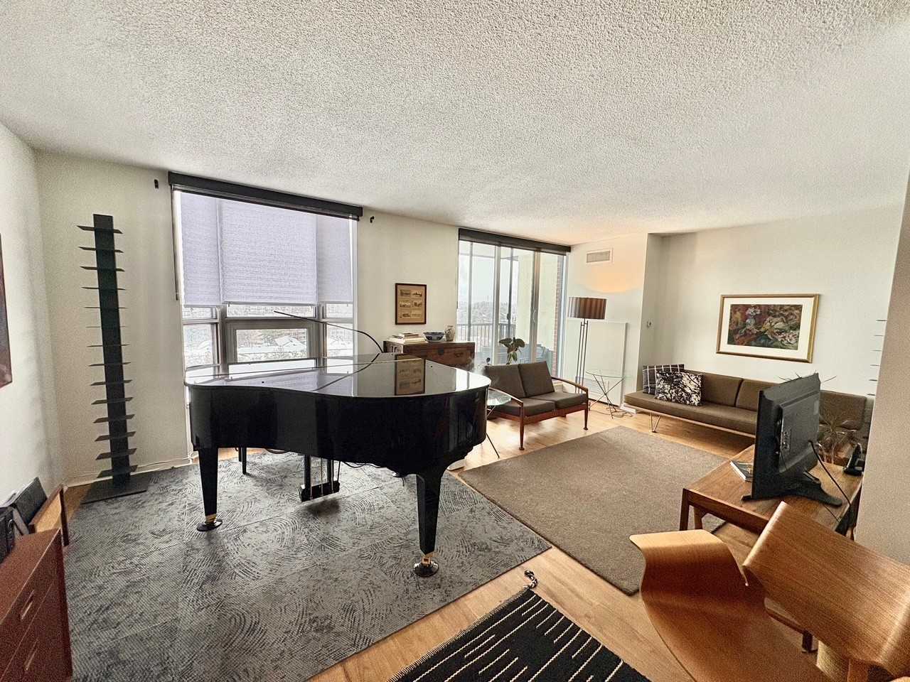 2951 Riverside Drive #905 - Photo 2 of 16