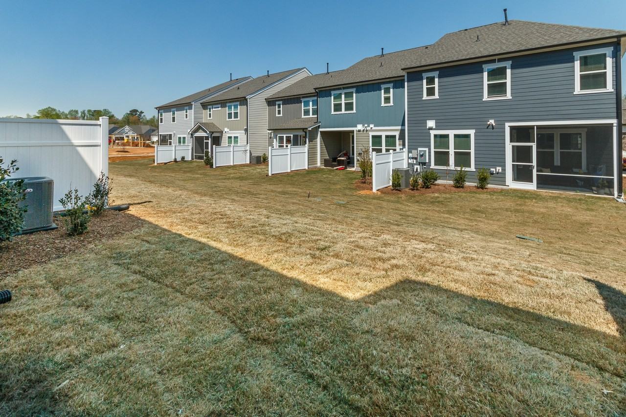 230 Kephart Way - Photo 4 of 33