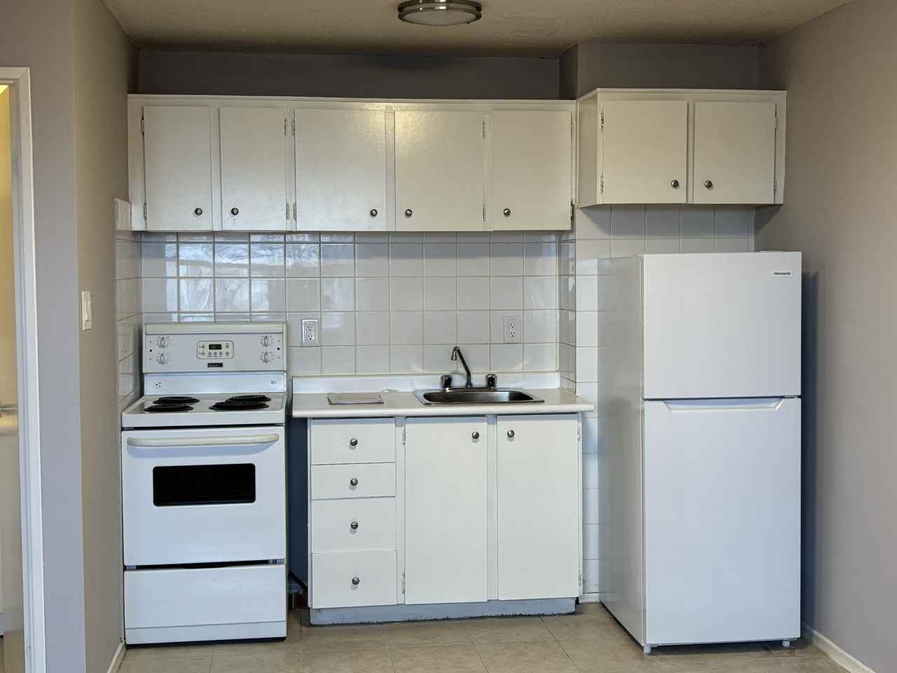 2731 Danforth Ave - Photo 4 of 5