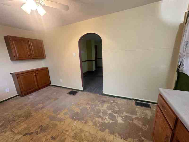 1813 Kenneth Ave - Photo 2 of 11