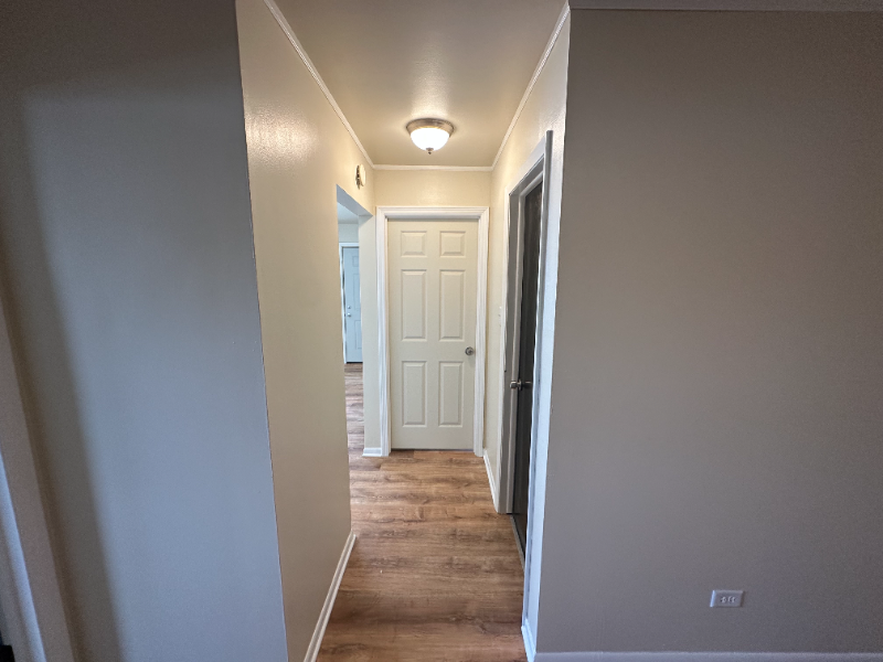 14100 S Hoxie Ave - Photo 3 of 12
