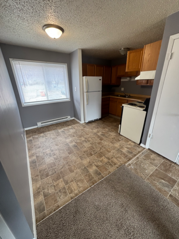 1660 E Summit St - Photo 2 of 9