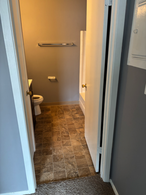 1660 E Summit St - Photo 3 of 9