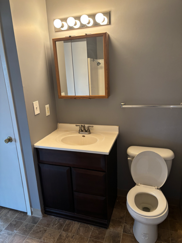 1660 E Summit St - Photo 5 of 9