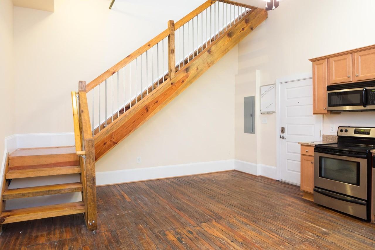 323 W Broad St - Photo 4 of 10