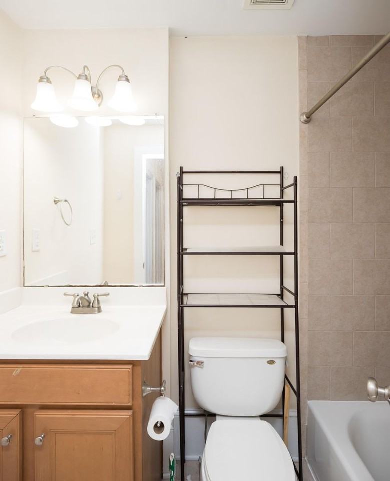 323 W Broad St - Photo 6 of 10