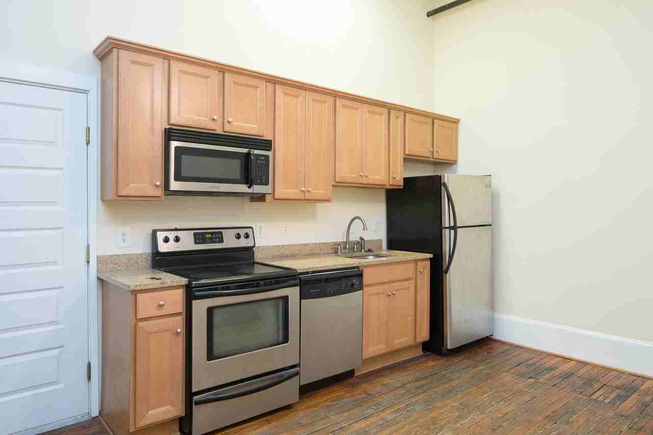 323 W Broad St - Photo 7 of 10