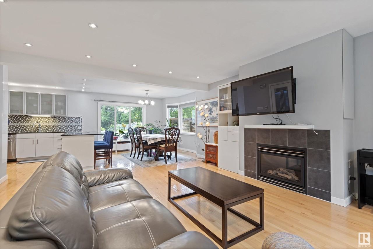 11231 75 Avenue Northwest - Photo 2 of 28