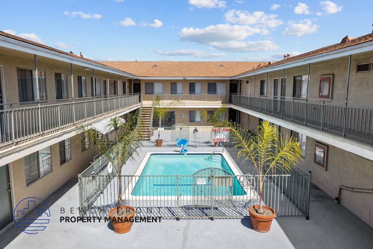 4061 W. 138th St. - Photo 3 of 23