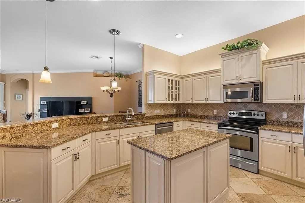 22163 Isola Verdi Way - Photo 4 of 35