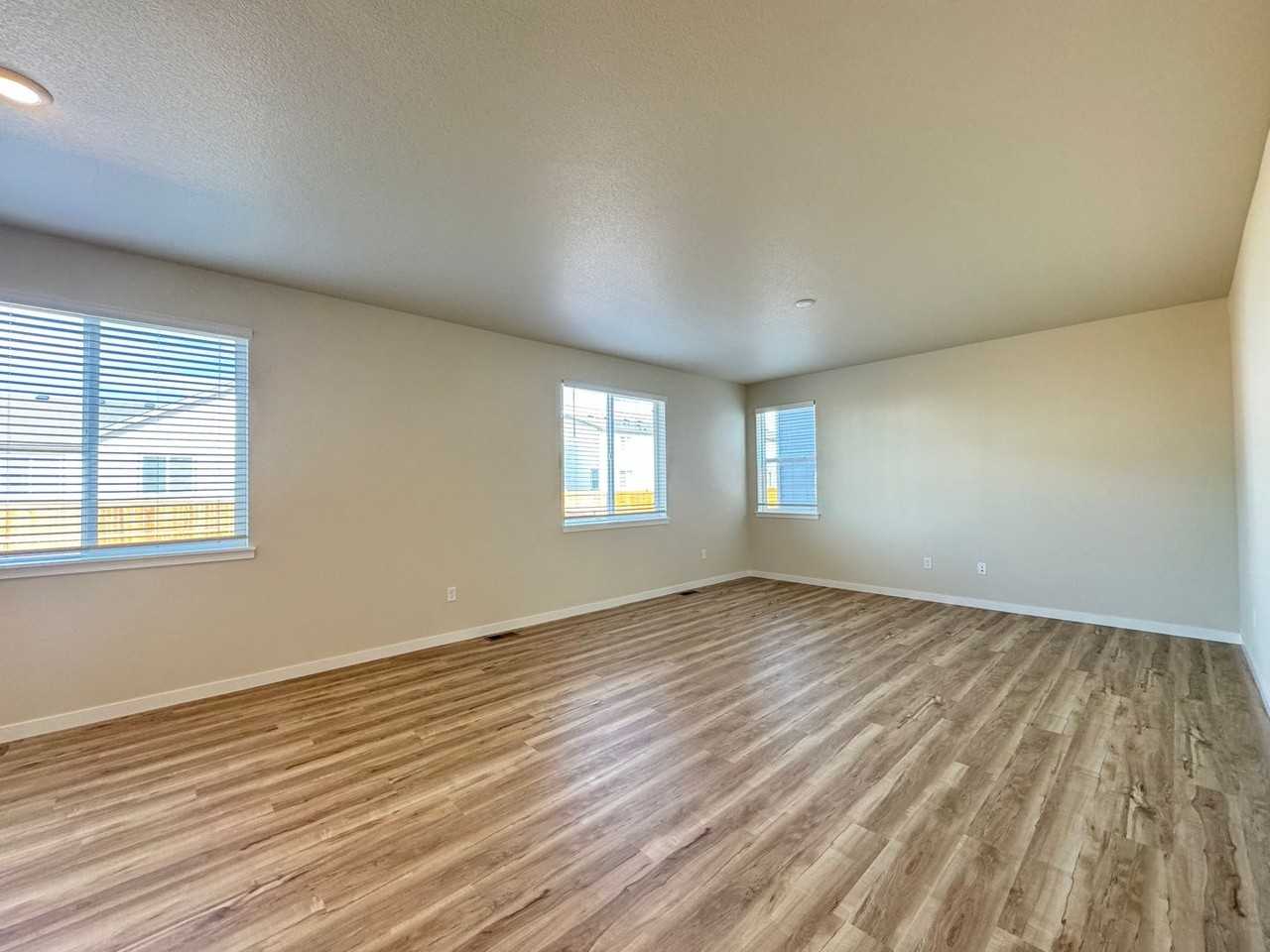 4455 Trader St - Photo 3 of 18