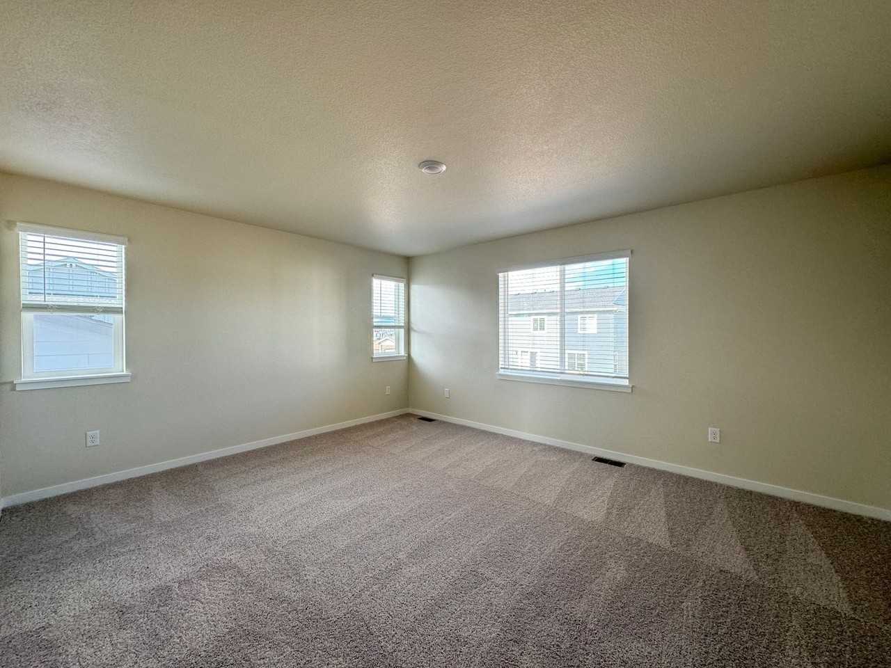 4455 Trader St - Photo 4 of 18