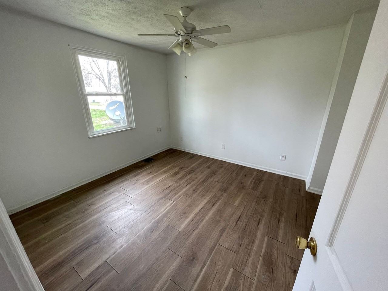 817 Crockett St - Photo 3 of 8