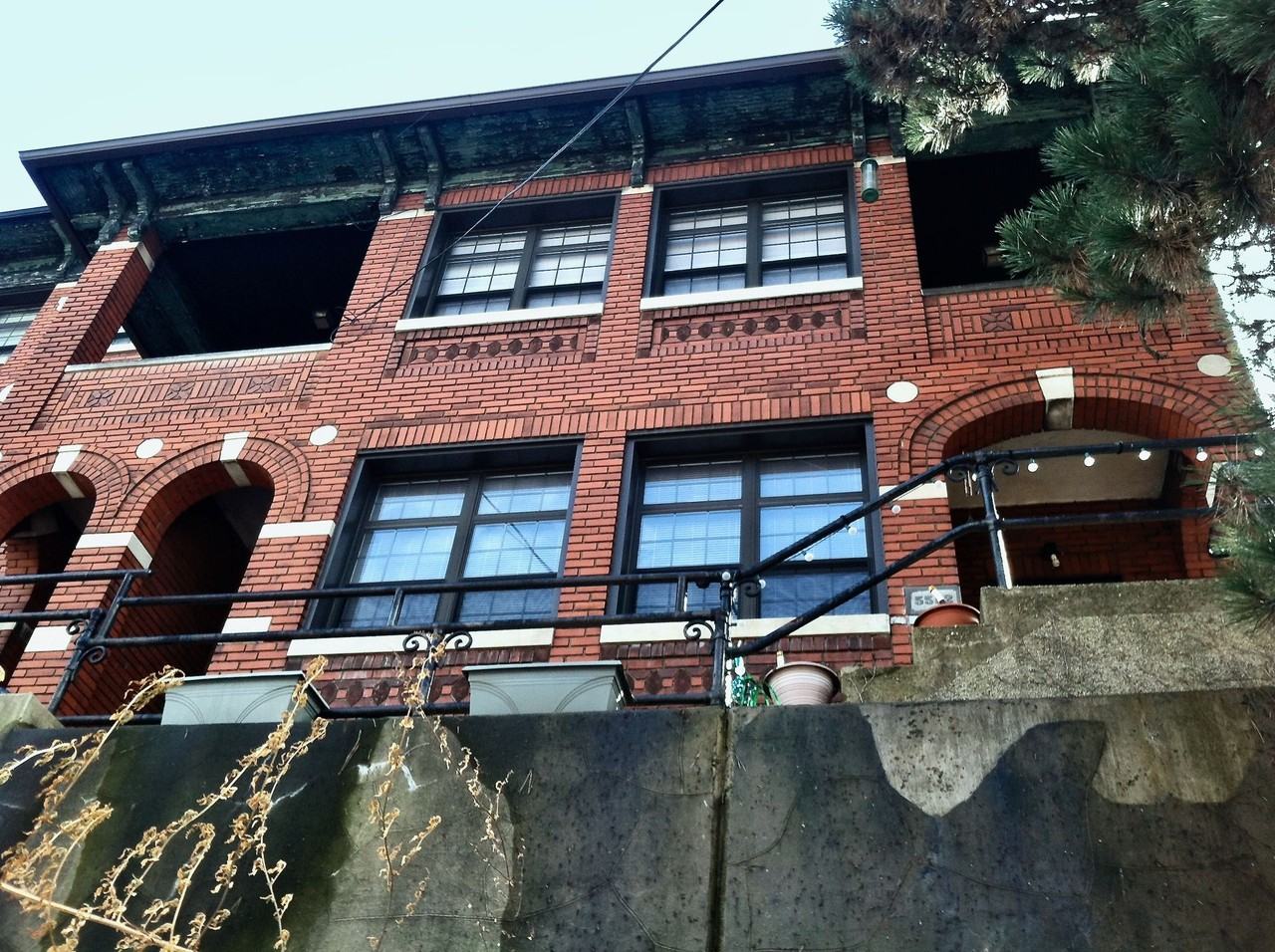 *** Large 3 & 4 Bedroom Apartments in Squirrel Hill * Pet Friendly * Sunroom, patios, spacious homes * Available Now *** - Photo 3 of 3