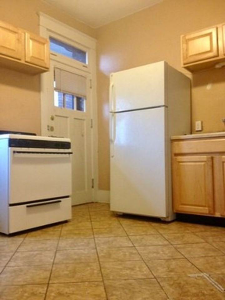 *** Large 3 & 4 Bedroom Apartments in Squirrel Hill * Pet Friendly * Sunroom, patios, spacious homes * Available Now *** - Photo 4 of 29