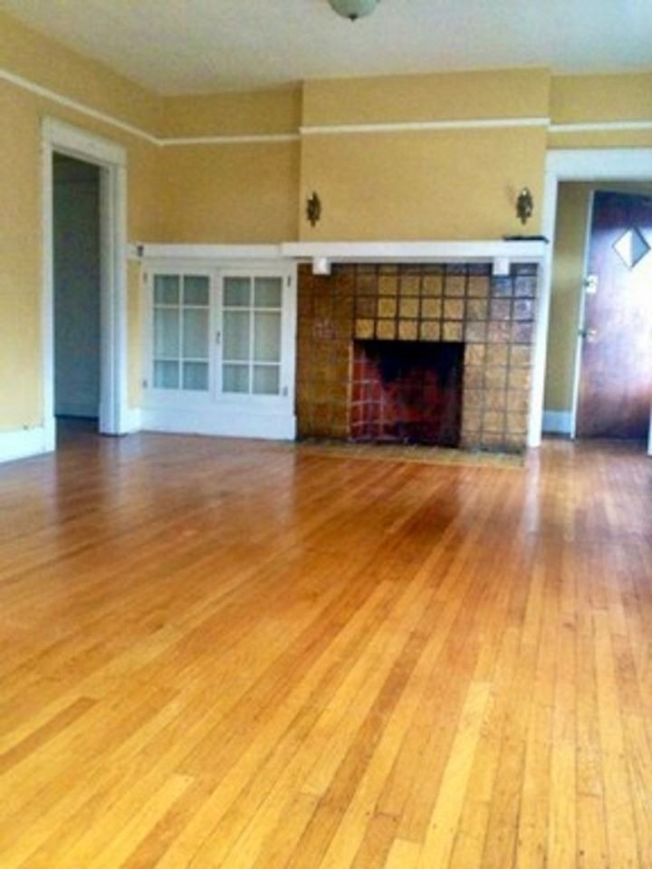 *** Large 3 & 4 Bedroom Apartments in Squirrel Hill * Pet Friendly * Sunroom, patios, spacious homes * Available Now *** - Photo 5 of 29