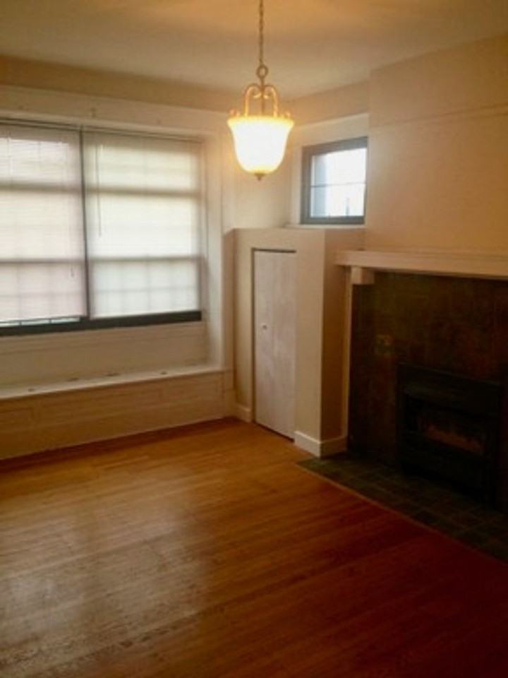 *** Large 3 & 4 Bedroom Apartments in Squirrel Hill * Pet Friendly * Sunroom, patios, spacious homes * Available Now *** - Photo 6 of 29