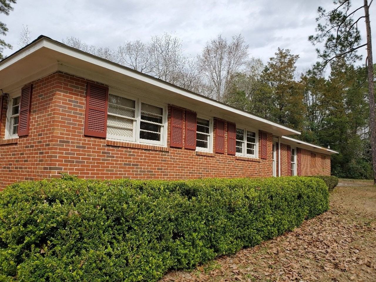 105 Crestview Dr - Photo 2 of 19