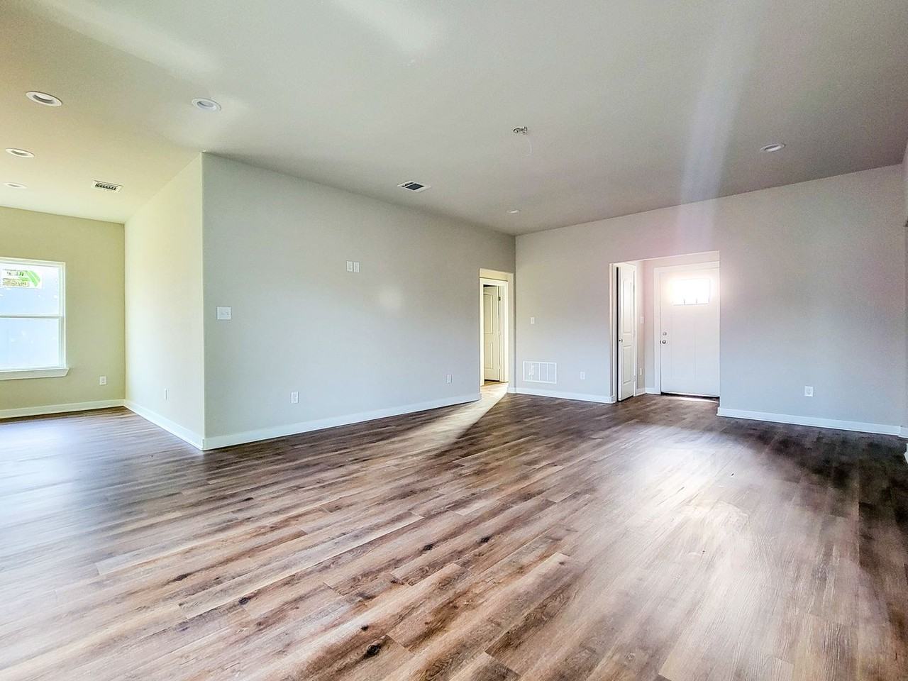 3628 Skylane Ave - Photo 3 of 15