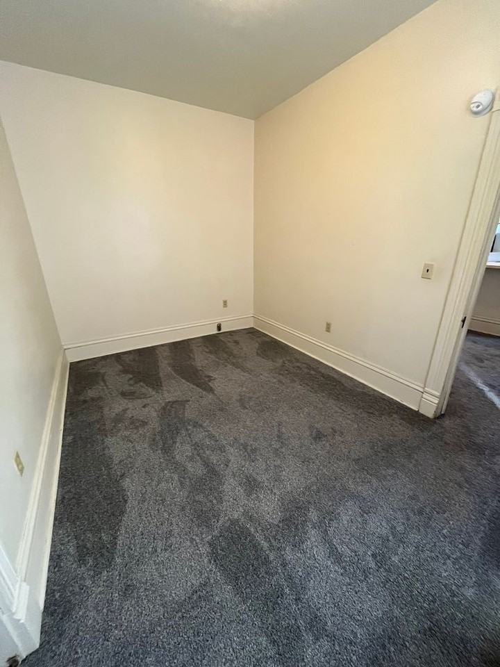 452-454 W 9th - Photo 4 of 6