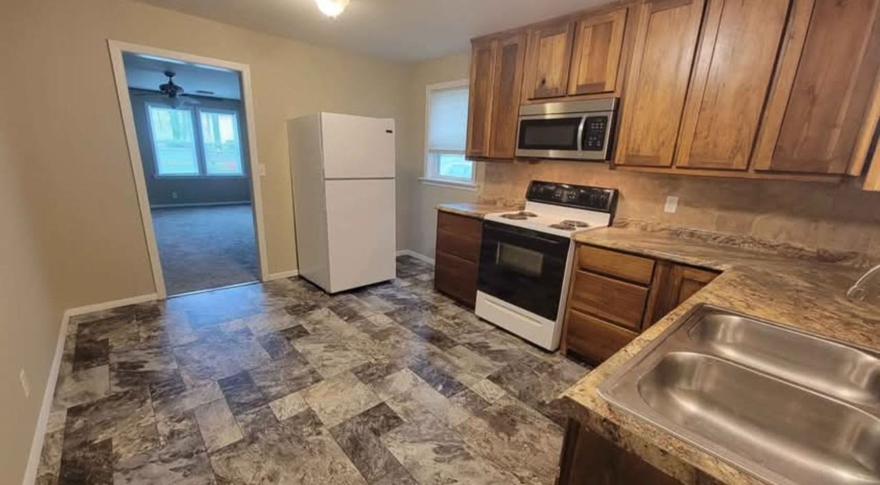 103 N Elliott St - Photo 4 of 13