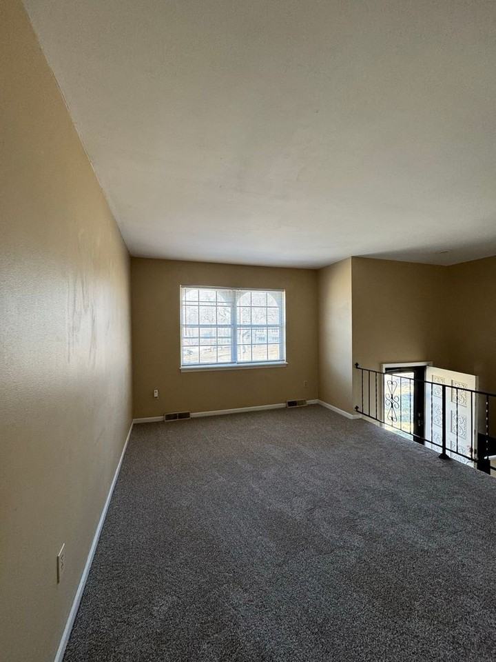 12321 W 71st St - Photo 2 of 19