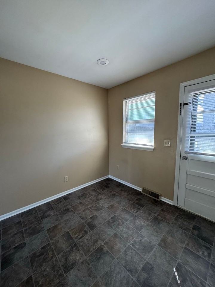 12321 W 71st St - Photo 5 of 19