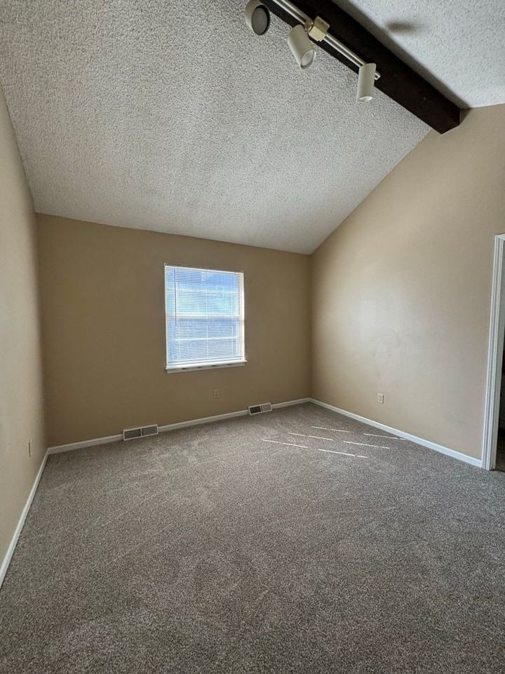 12321 W 71st St - Photo 6 of 19