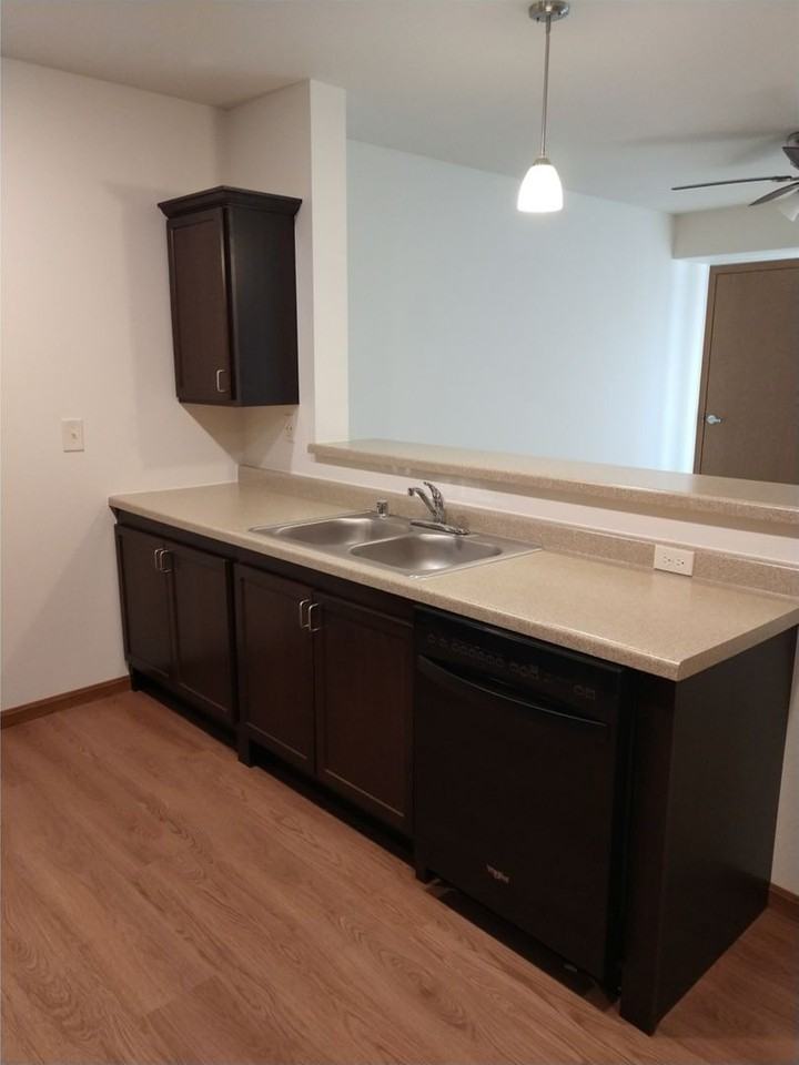 Woodlake Apartments - Photo 3 of 32