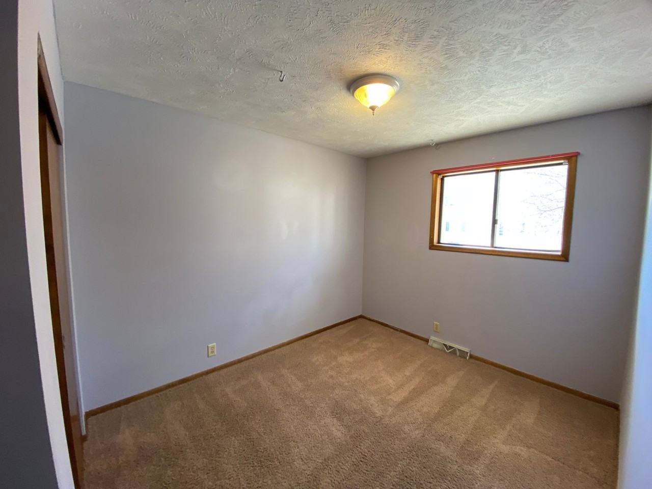 8803 S 143rd St - Photo 3 of 20