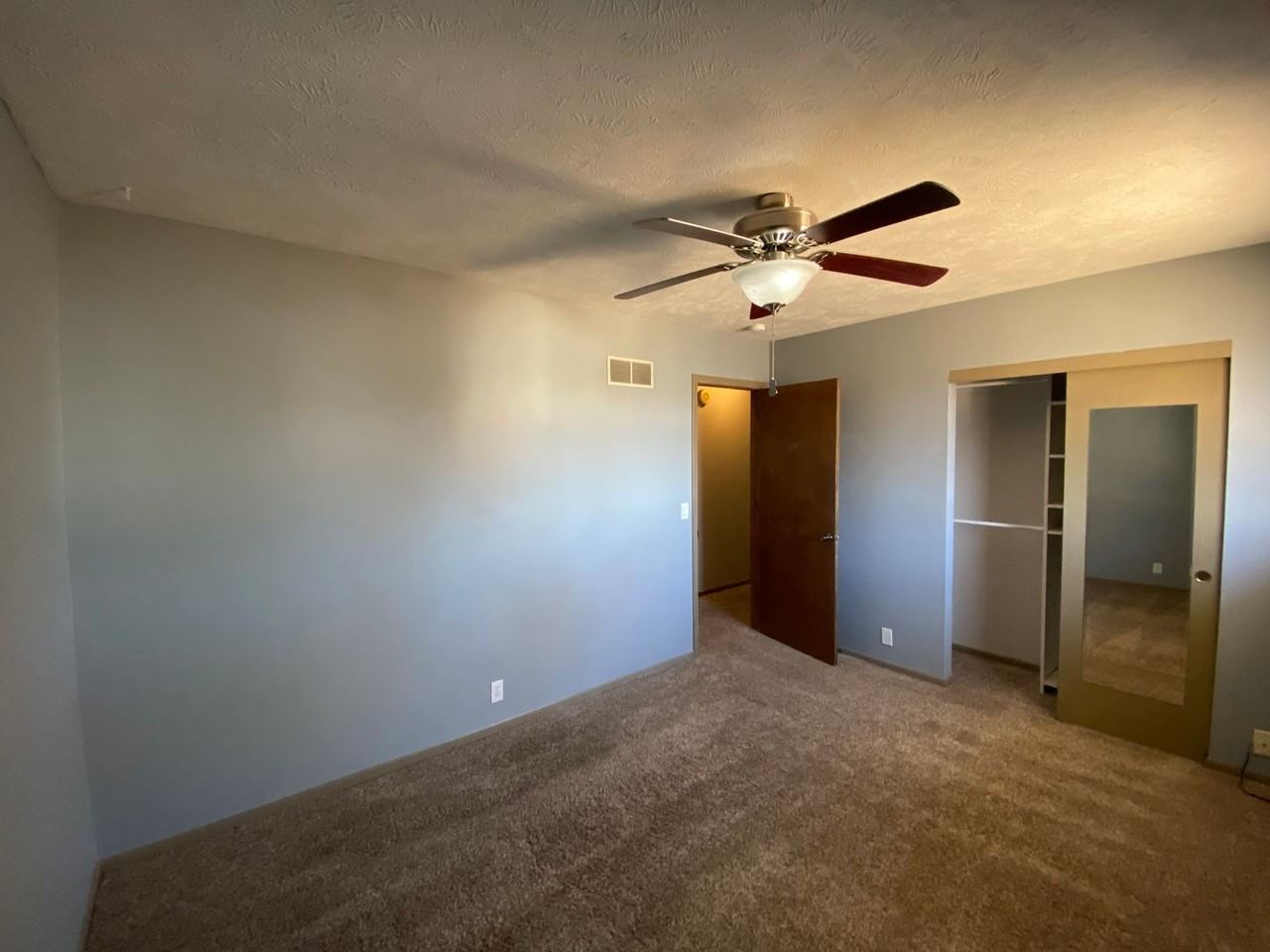 8803 S 143rd St - Photo 5 of 20