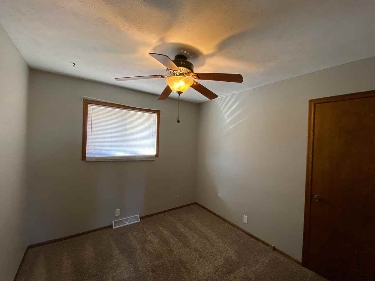 8803 S 143rd St - Photo 2 of 20