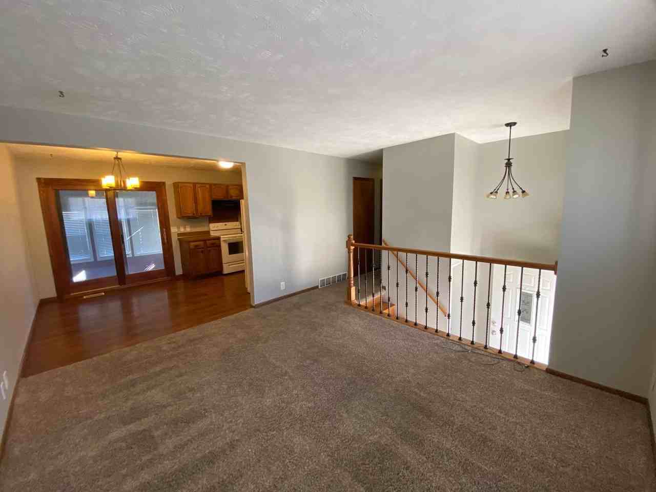 8803 S 143rd St - Photo 3 of 20