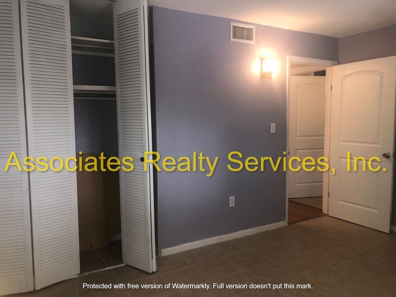 405 Nw 39th Rd #A - Photo 6 of 8