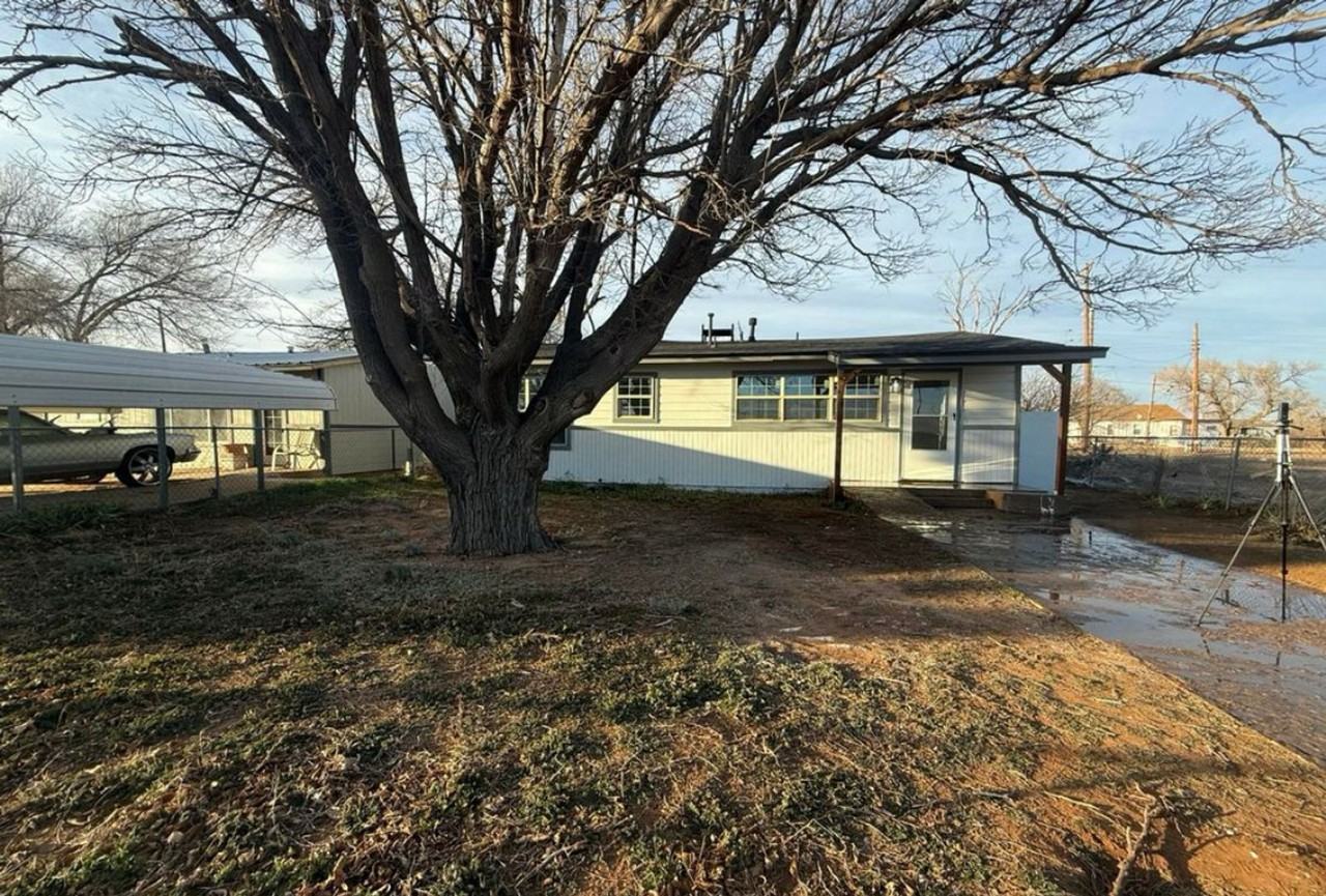 2819 E 8th St - Photo 2 of 28