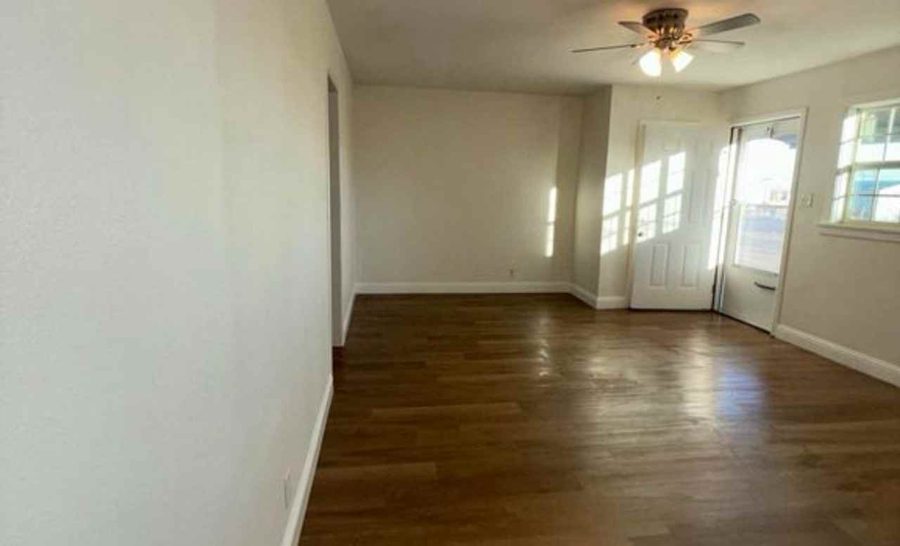 2819 E 8th St - Photo 4 of 28