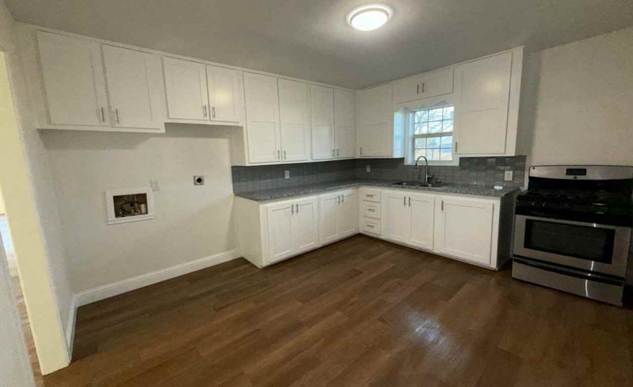 2819 E 8th St - Photo 6 of 28